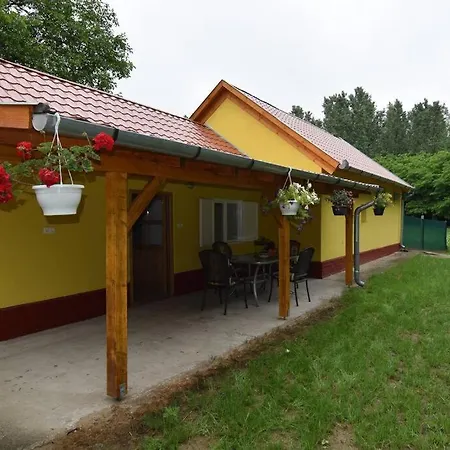 Beke Tanya Villa Nyarsapat Exterior photo